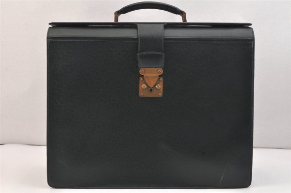 Auth Louis Vuitton Taiga Oural Briefcase Business Bag Green M30024 LV Junk 7571K on Sale